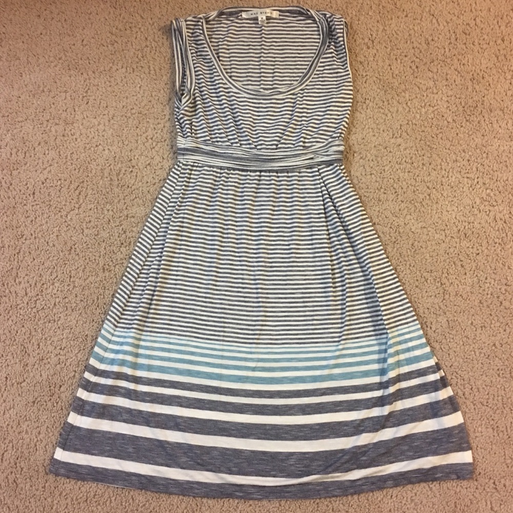 Adorable Max Studio knee length dress